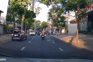 Vợ chồng sản phụ được CSGT mở đường đi sinh: "Chúng tôi quá may mắn"