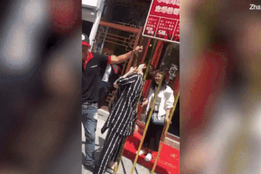 Nhà hàng Trung Quốc “chơi chiêu” giảm giá cho khách “đi lọt” qua cửa hẹp