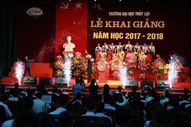 Trường Đại học Thủy lợi trao học bổng hơn nửa tỷ đồng cho tân sinh viên