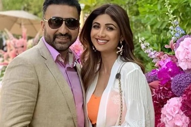 "Ngọc nữ" Ấn Độ lần đầu lên tiếng sau khi chồng đại gia bị bắt