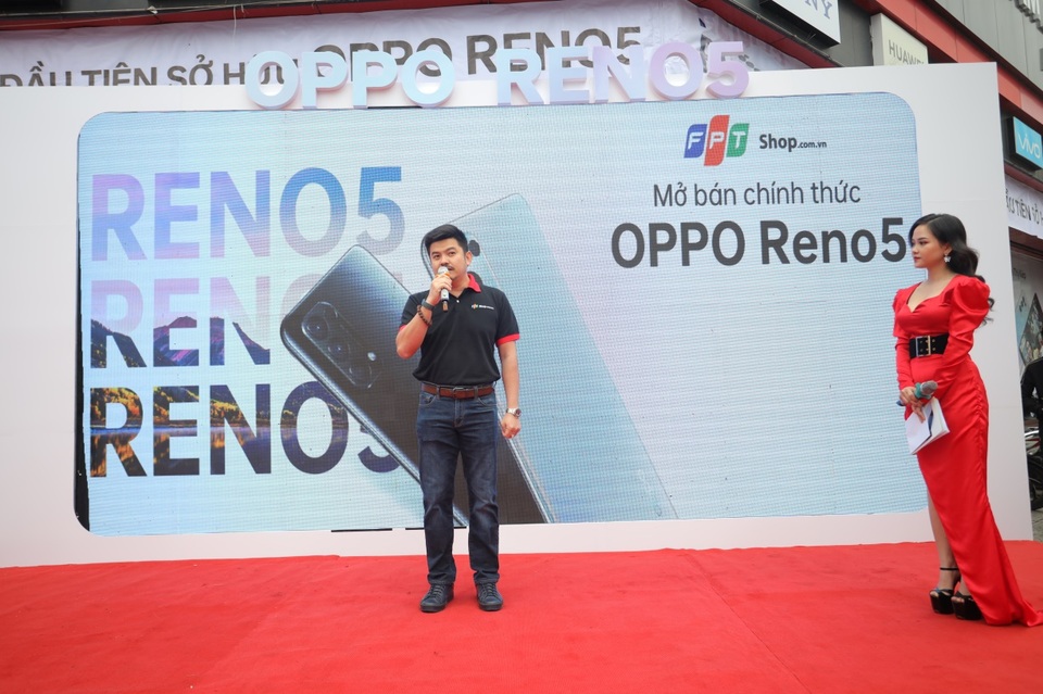 OPPO Reno5 ưu đãi hấp dẫn tại FPT Shop tri ân khách hàng Tết 2021 - 2 OPPO Reno5 ưu đãi hấp dẫn tại FPT Shop tri ân khách hàng Tết 2021 - 2