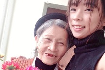 Chuyện xúc động về người bà một mình nuôi cháu lớn khôn