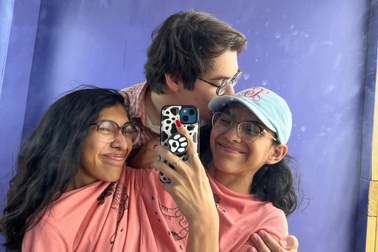 Cặp song sinh dính liền ở Mexico lần đầu hé lộ đời sống vợ chồng