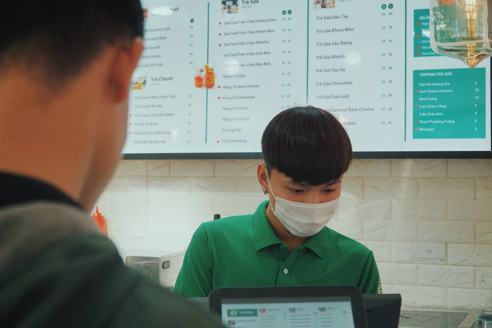 Sinh viên tất bật làm thêm trong dịp cận Tết - 6 Sinh viên tất bật làm thêm trong dịp cận Tết - 6