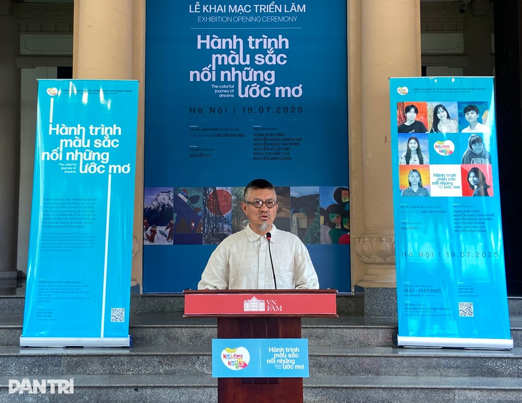 Họa sĩ Đào Hải Phong: Trẻ em vẽ từ cảm xúc, không để làm hài lòng ai” - 2 Họa sĩ Đào Hải Phong: Trẻ em vẽ từ cảm xúc, không để làm hài lòng ai” - 2