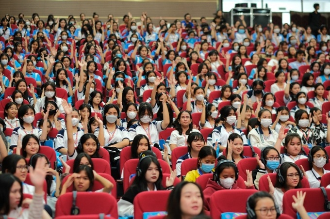 Với 1.000 nữ sinh là học sinh, sinh viên có hoàn cảnh khó khăn đang nhận hỗ trợ từ tổ chức từ thiện Saigon Children’s Charity và các đối tác.