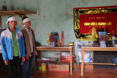 Thắt lòng cuộc sống của ba anh em mồ côi ngày tết