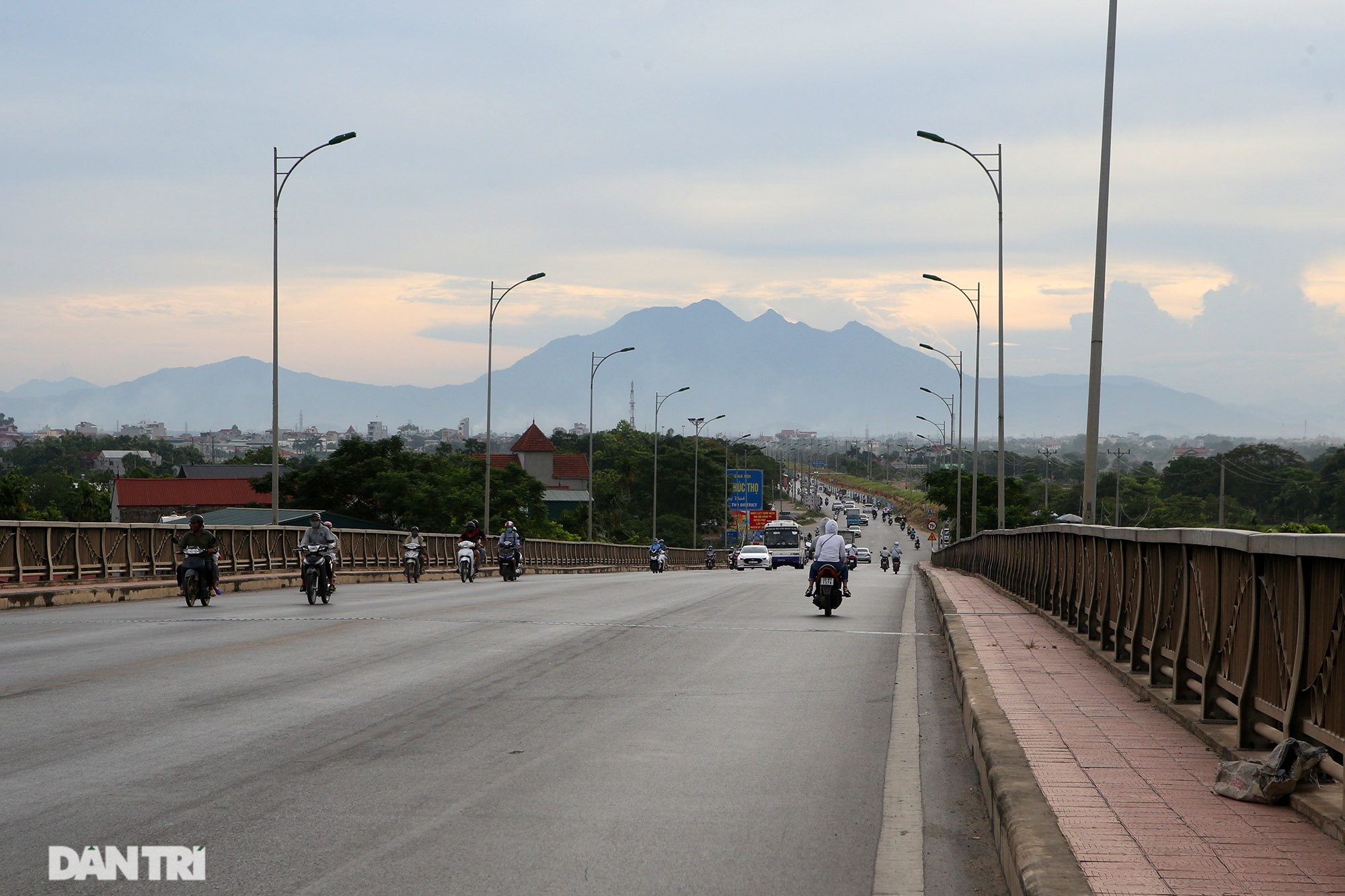 Núi thiêng gần Hà Nội đẹp mê mải nhìn từ muôn phương tám hướng - 2 Núi thiêng gần Hà Nội đẹp mê mải nhìn từ muôn phương tám hướng - 2