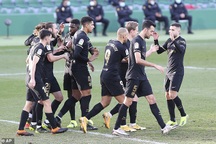 Vắng Messi, Barcelona vẫn giành trọn 3 điểm tại La Liga