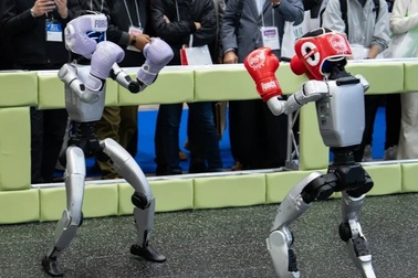 Trung Quốc ra mắt robot chiến đấu điều khiển từ xa