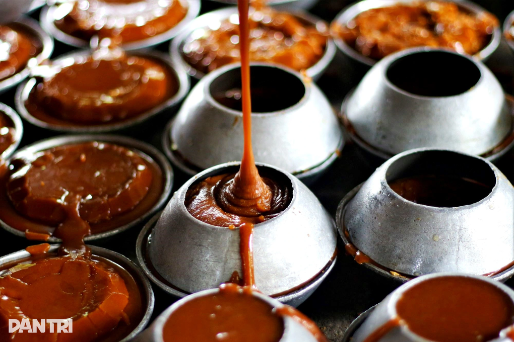 Mỗi ngày đổ cả nghìn bát đường, mang vị Tết ngọt đi muôn nơi - 4 Mỗi ngày đổ cả nghìn bát đường, mang vị Tết ngọt đi muôn nơi - 4