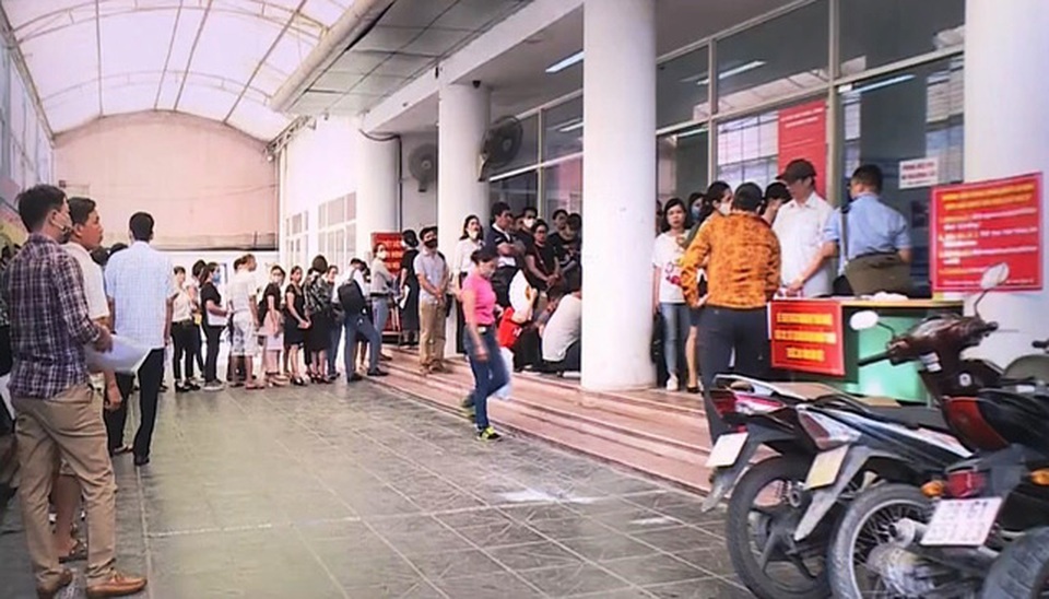 Tân cử nhân loay hoay tìm việc trong mùa dịch COVID-19 - 1 Tân cử nhân loay hoay tìm việc trong mùa dịch COVID-19 - 1