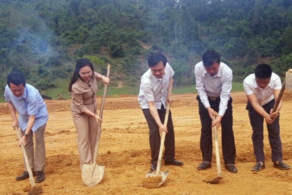 Xây dựng điểm trường cho cô trò từng phải học trong lán tạm vì sạt lở - 1 Xây dựng điểm trường cho cô trò từng phải học trong lán tạm vì sạt lở - 1