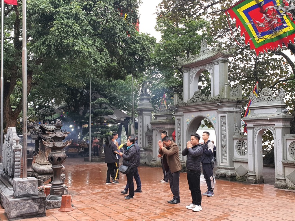 Đền Chợ Củi đón hàng nghìn du khách dịp năm mới - 1 Đền Chợ Củi đón hàng nghìn du khách dịp năm mới - 1