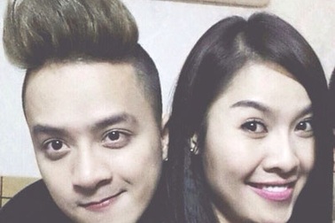 Quế Vân tạo dáng nhí nhảnh bên Cao Thái Sơn