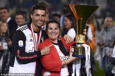 C.Ronaldo chi hơn 2,5 tỷ mua xế hộp xịn tặng mẹ