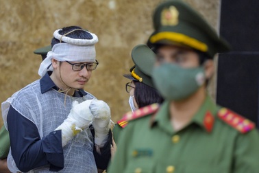 Người đàn ông hơn 20 năm trước mất bố vì tai nạn nay lại mất mẹ cùng 3 con