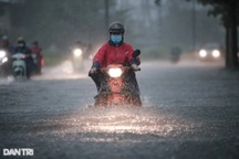 Nâng cấp độ cảnh báo rủi ro thiên tai do mưa lớn ở miền Trung