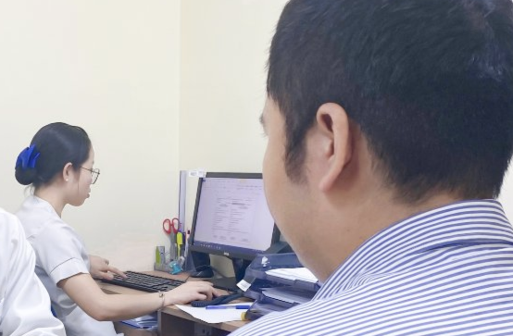 Nhiều quý ông khốn khổ vì ngực quá lớn: Chia tay người yêu, đi mổ thu nhỏ - 1 Nhiều quý ông khốn khổ vì ngực quá lớn: Chia tay người yêu, đi mổ thu nhỏ - 1