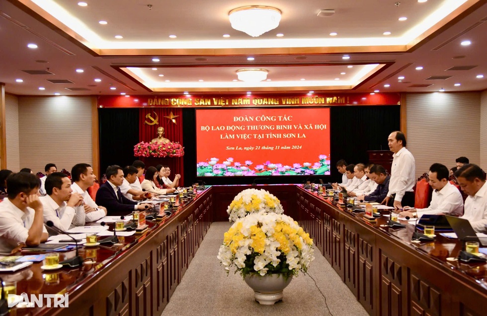Thứ trưởng Nguyễn Văn Hồi làm việc với tỉnh Sơn La về Nghị quyết 42 - 1 Thứ trưởng Nguyễn Văn Hồi làm việc với tỉnh Sơn La về Nghị quyết 42 - 1