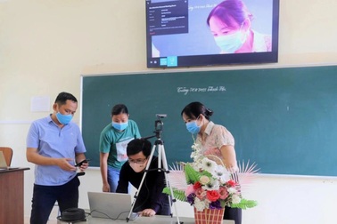 Cử giáo viên giúp đỡ học sinh không có điều kiện học trực tuyến