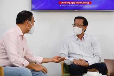 Chủ tịch TPHCM: Sẽ tiếp tục hỗ trợ tiền, túi an sinh tới bà con khó khăn