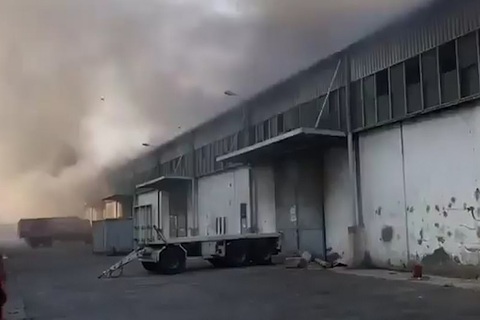 Cựu công nhân cảng Beirut nói có pháo hoa trong nhà kho