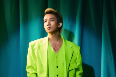 Chủ nhân hit "To the moon" ra album đầu tay, kết hợp ê-kíp Hàn Quốc