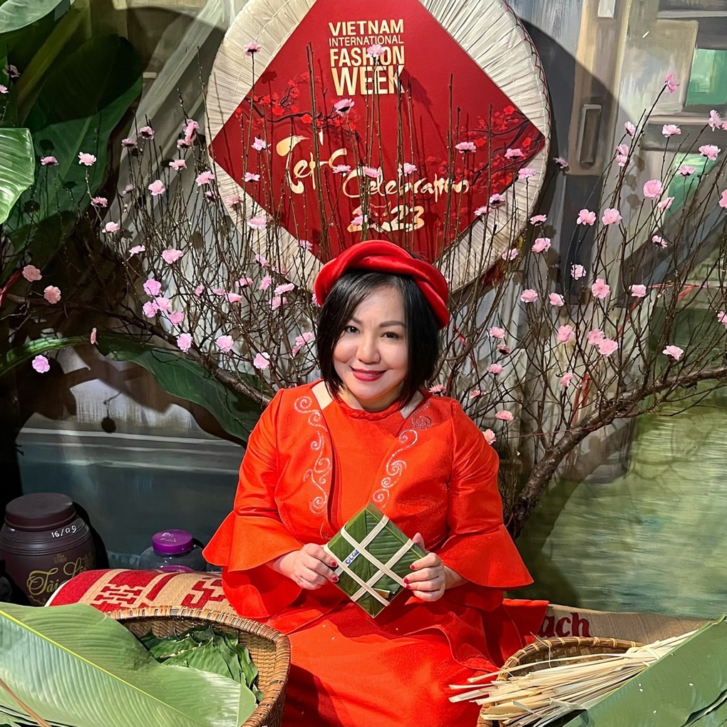 Tổng lãnh sự các nước hào hứng mặc áo dài, gói bánh chưng - 9