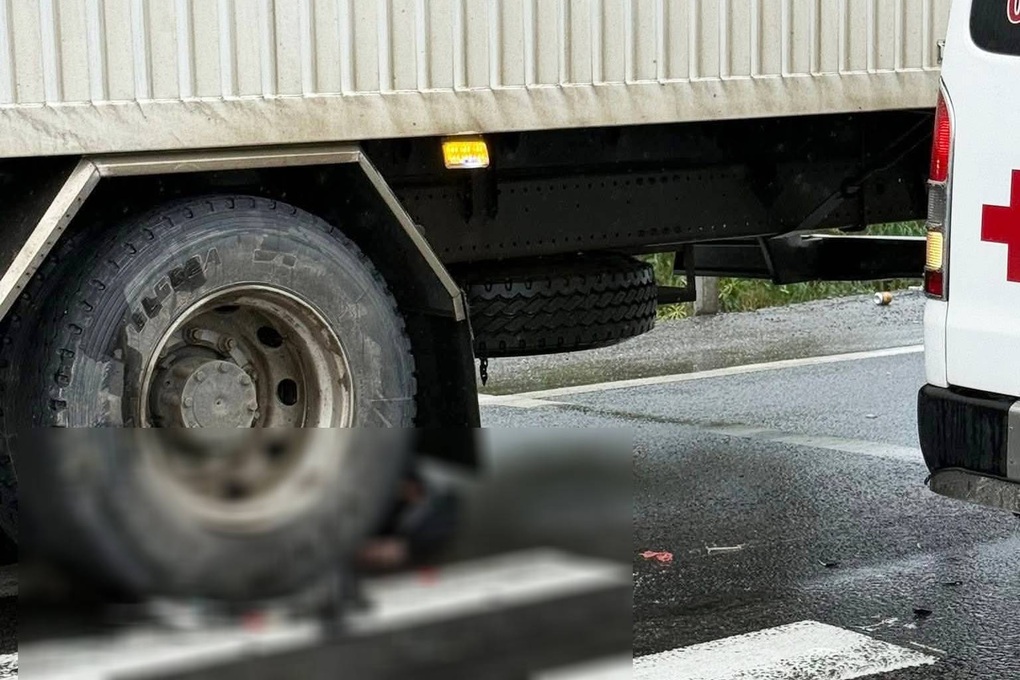 Vượt đèn đỏ qua đường dẫn cao tốc, lao vào ô tô tải, 2 người thương vong - 1 Vượt đèn đỏ qua đường dẫn cao tốc, lao vào ô tô tải, 2 người thương vong - 1