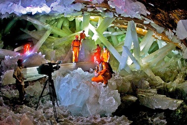 Động pha lê kỳ lạ ở Mexico