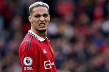 Hành hung bạn gái, ngôi sao Man Utd nhận cái kết đắng