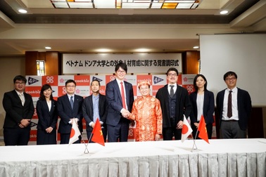 Hợp tác tạo chuỗi giá trị nghề nghiệp và việc làm quốc tế cho sinh viên ĐH Đông Á