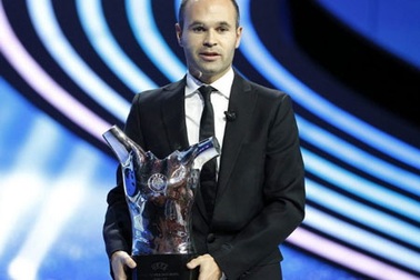  Andreas Iniesta đoạt danh hiệu Cầu thủ xuất sắc nhất châu Âu