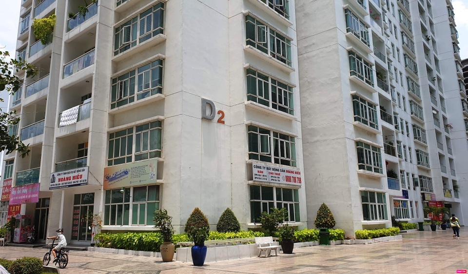 Vợ tiến sĩ Bùi Quang Tín làm việc với Công an TPHCM - 2 Vợ tiến sĩ Bùi Quang Tín làm việc với Công an TPHCM - 2