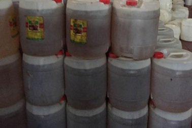 Bắt giữ hàng trăm lít dầu ăn có dấu hiệu làm giả nhãn hiệu