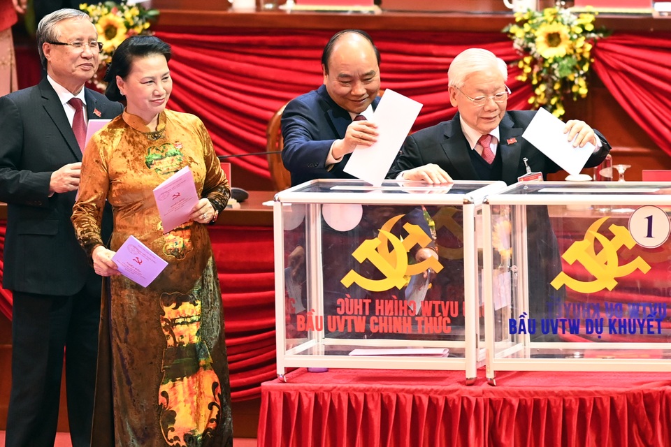 Ngày mai, Ban Chấp hành Trung ương khóa mới bầu Bộ Chính trị, Tổng Bí thư - 1 Ngày mai, Ban Chấp hành Trung ương khóa mới bầu Bộ Chính trị, Tổng Bí thư - 1