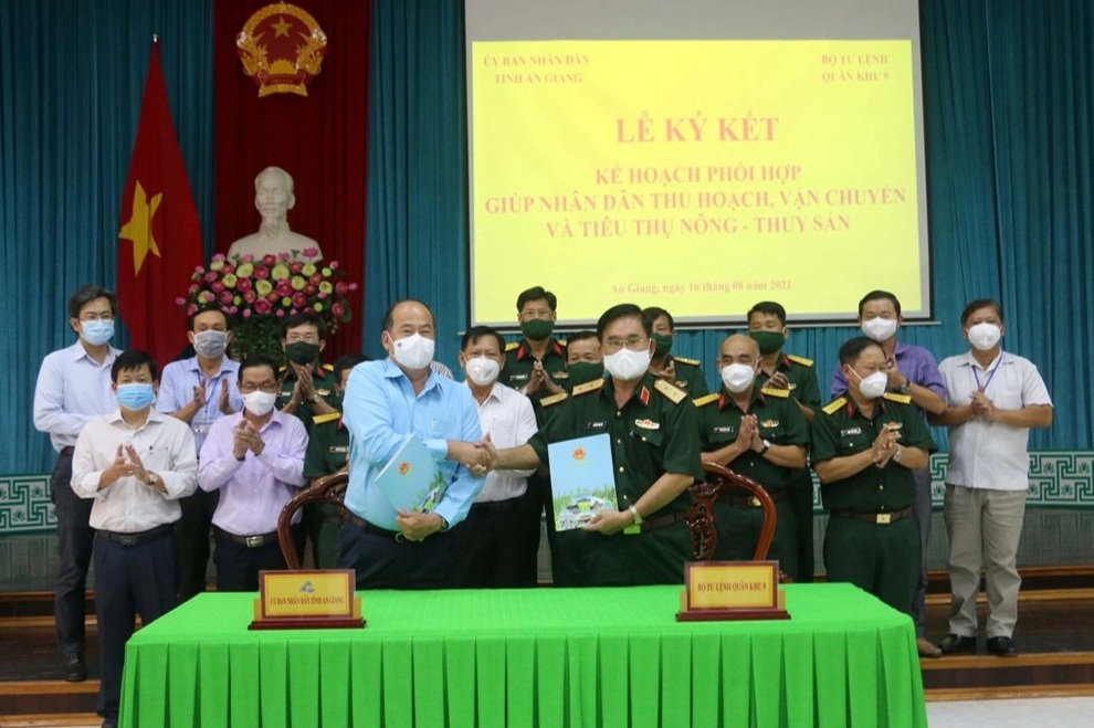 Quân khu 9 hỗ trợ nông dân An Giang tiêu thụ nông thủy sản - 1 Quân khu 9 hỗ trợ nông dân An Giang tiêu thụ nông thủy sản - 1