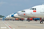 Giá sàn vé máy bay và chuyện "nhìn cây phải thấy rừng"