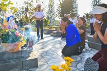 Xúc động ngày nhận mộ liệt sỹ hy sinh ở Trường Sa năm 1975