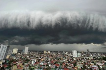 Xuất hiện dải mây như sóng thần trước siêu bão Yagi