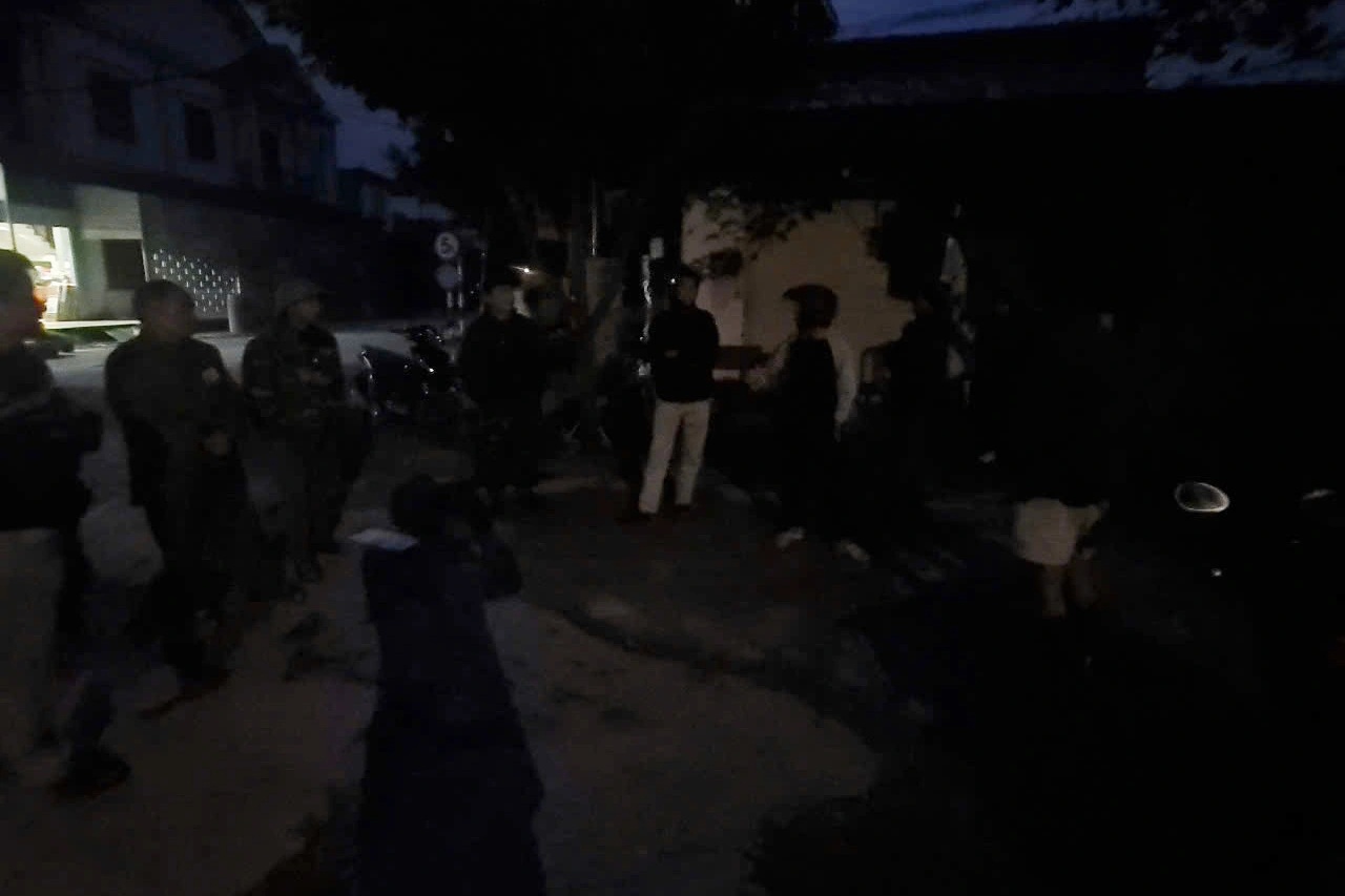 យុទ្ធនាការមួយយប់ដើម្បីបញ្ចុះបញ្ចូលមនុស្សចាស់មិនឱ្យចូលរួមដំណើរកម្សាន្តដោយឥតគិតថ្លៃ - ១ Xuyên đêm vận động người cao tuổi không tham gia du lịch miễn phí - 1