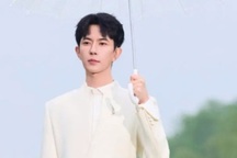 Vụ mỹ nam rơi lầu tử vong: Nghi vấn là án mạng, đồng nghiệp đòi công bằng