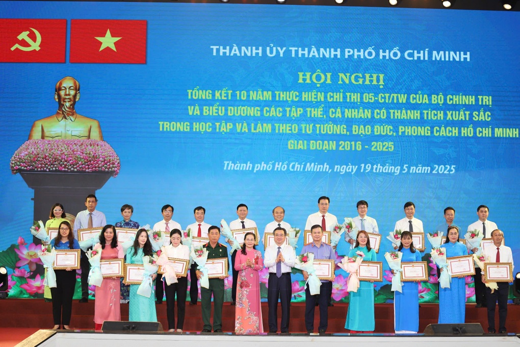 Ông Nguyễn Thanh Nghị: Việc học tập Bác đã đi vào nếp nghĩ, cách làm - 2 Ông Nguyễn Thanh Nghị: Việc học tập Bác đã đi vào nếp nghĩ, cách làm - 2