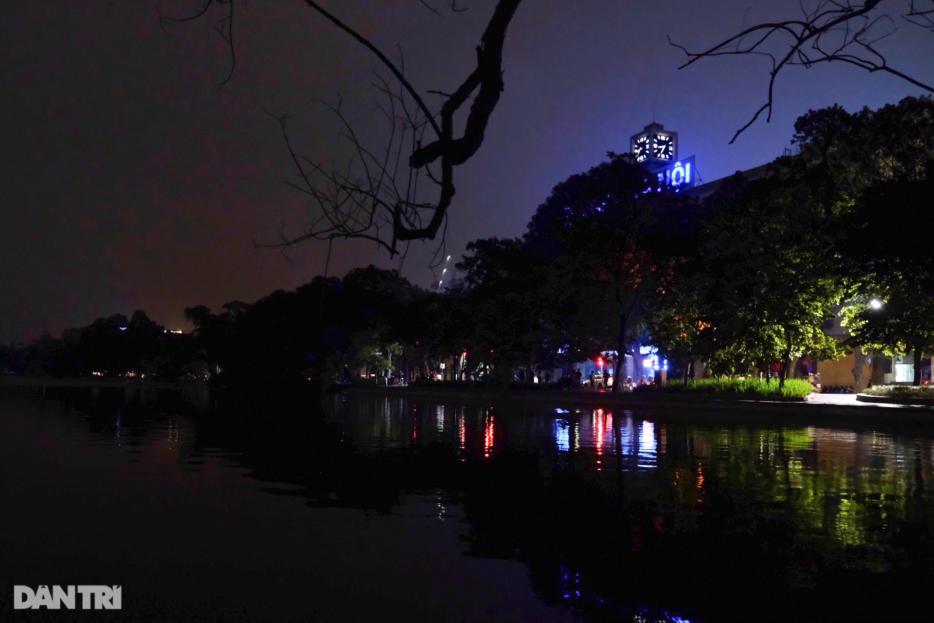 Hình ảnh ấn tượng tại lễ tưởng niệm đồng bào đã mất trong đại dịch Covid-19 - 35