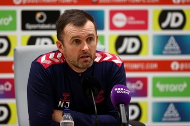 Southampton lần thứ hai sa thải huấn luyện viên mùa giải này