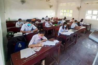Học sinh Sóc Trăng, Cà Mau tựu trường ngày 1/9