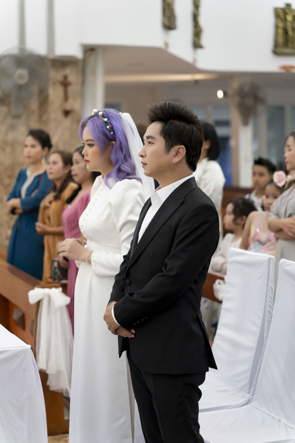 Đám cưới của ca sĩ Bằng Cường - Bảo Anh: Cô dâu nổi bật với màu tóc tím - 5 Đám cưới của ca sĩ Bằng Cường - Bảo Anh: Cô dâu nổi bật với màu tóc tím - 5