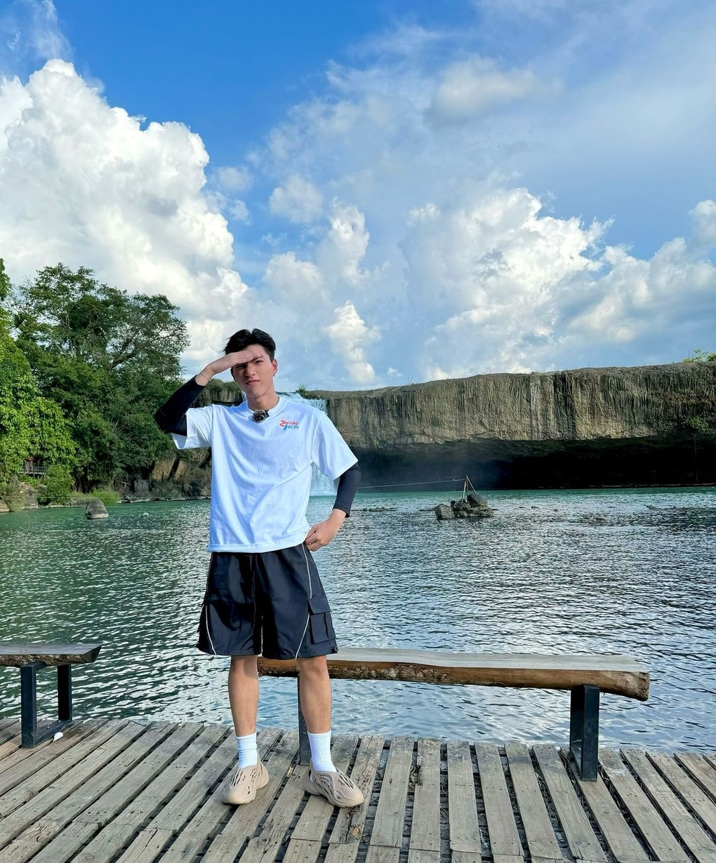 Rapper HIEUTHUHAI: Ngủ gật cũng gây sốt, vẫn được bố xem là bé bỏng - 6 Rapper HIEUTHUHAI: Ngủ gật cũng gây sốt, vẫn được bố xem là bé bỏng - 6