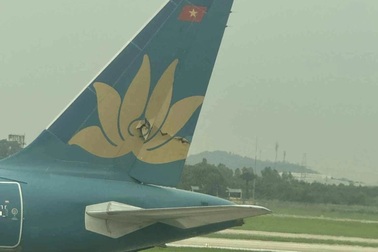 Vụ 2 máy bay Vietnam Airlines va quệt tại Nội Bài: Đình chỉ 4 phi công